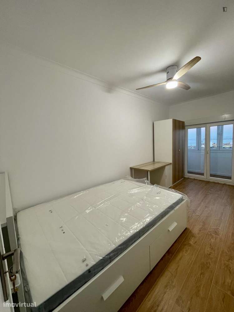 Quarto - localizado em Almada Lisbon - Grande imagem: 5/9