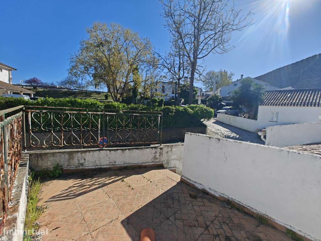 Moradia junto às muralhas do Castelo de Óbidos-31