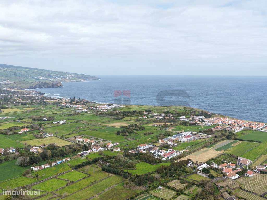 Moradia Térrea em Fenais da Luz: Conforto e Proximidade ao Mar-23