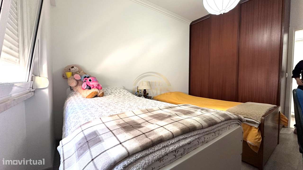 T2 Remodelado com Vista Desafogada, em Linda-a-Velha.-14