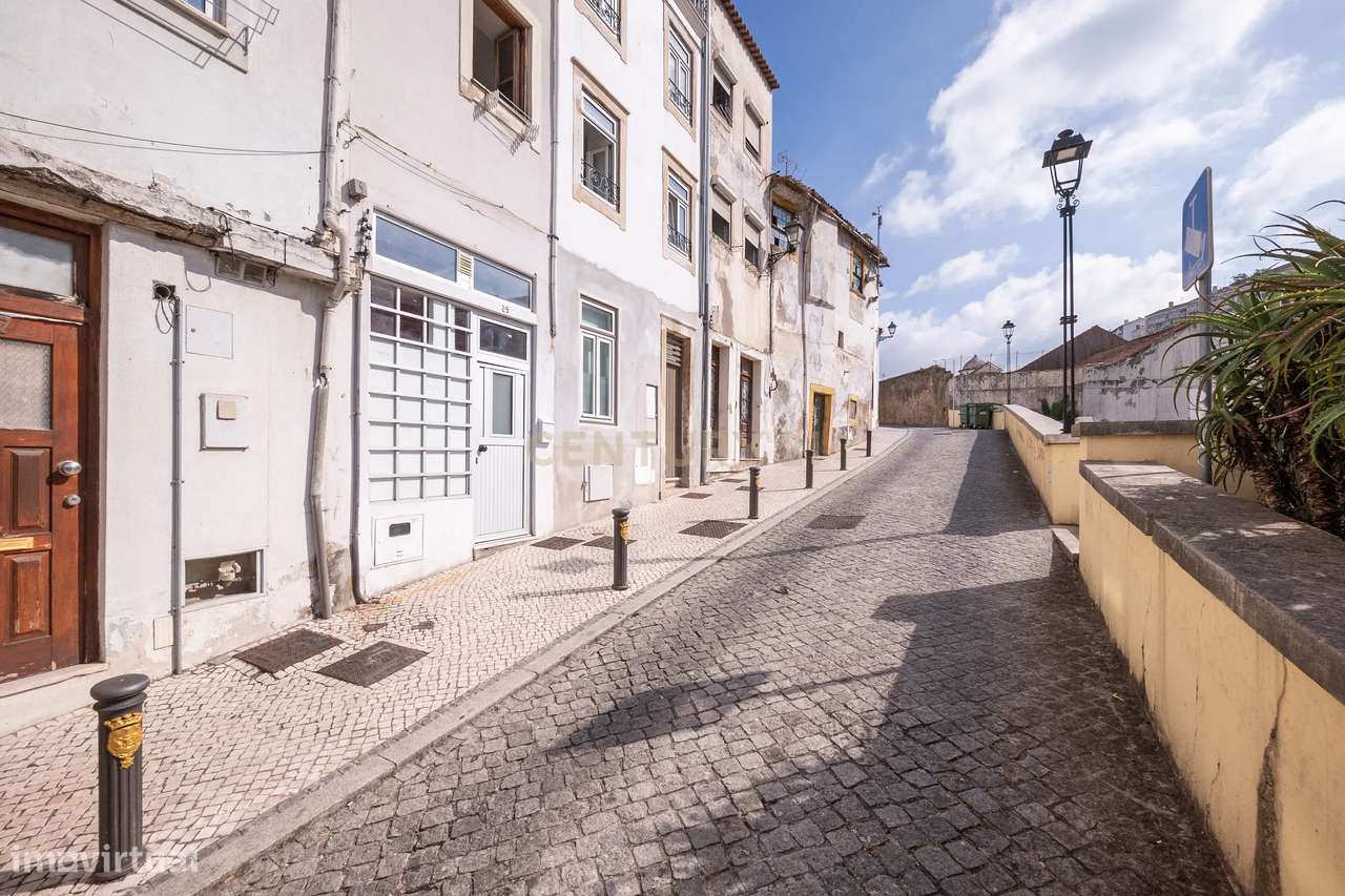 Prédio renovado na Rua de Montarroio — Coimbra-1