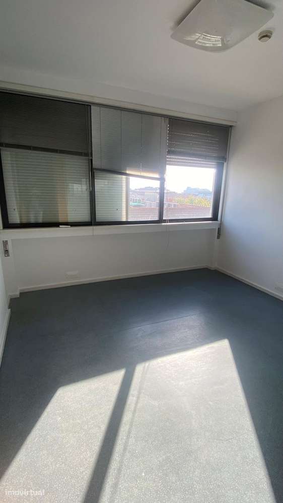 Escritório de 447m², com privilegiada vista, no Centro do Porto-27