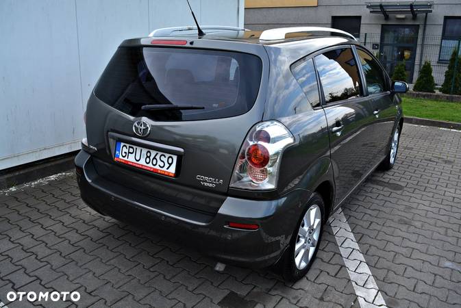 Toyota Corolla Verso 1.8 Sol + - 3