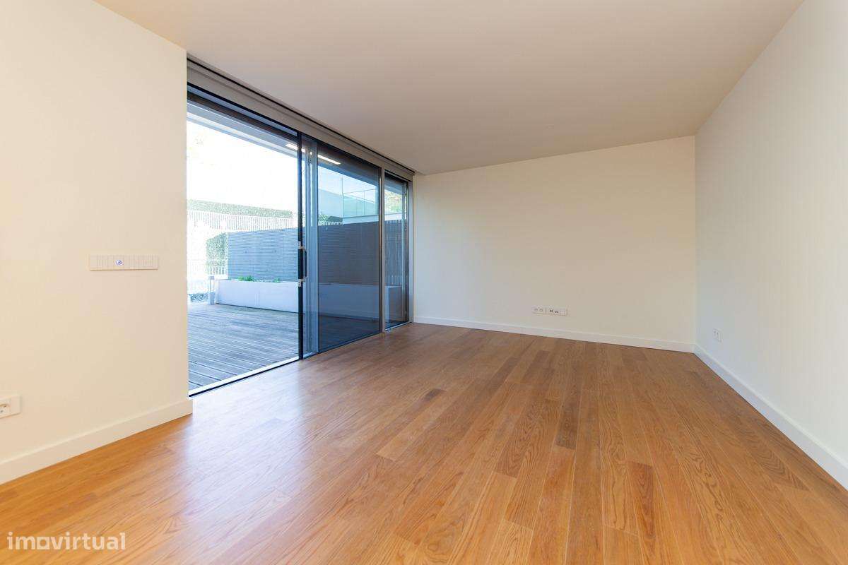 Arrendamento de T1 com estacionamento, varanda e terraço - Grande imagem: 5/39