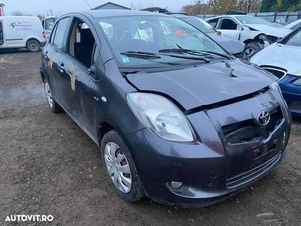 Dezmembrez dezmembrari Toyota Yaris 1.4 diesel cutie automata an 2006 136124 km - 4