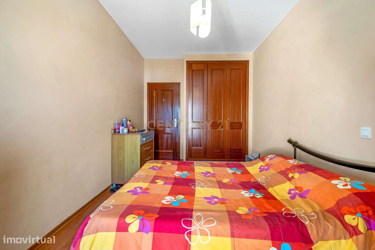 Apartamento T3 com Lugar de Garagem e Arrecadação-12