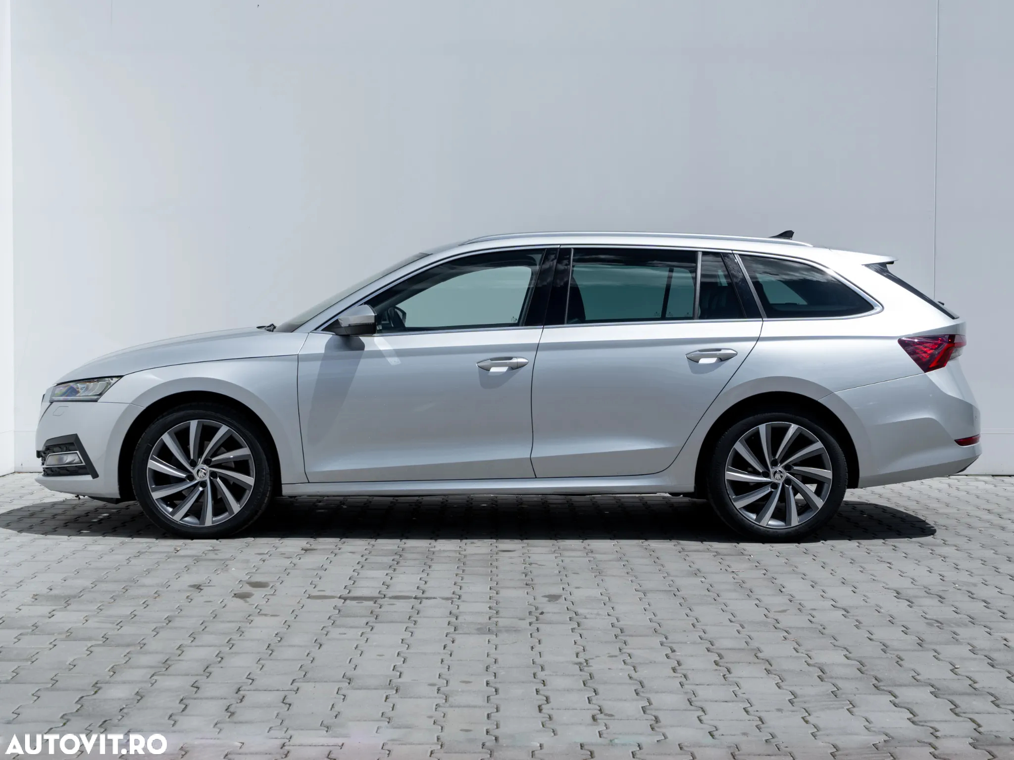 Skoda Octavia Combi 2.0 TDI DSG Style - 2