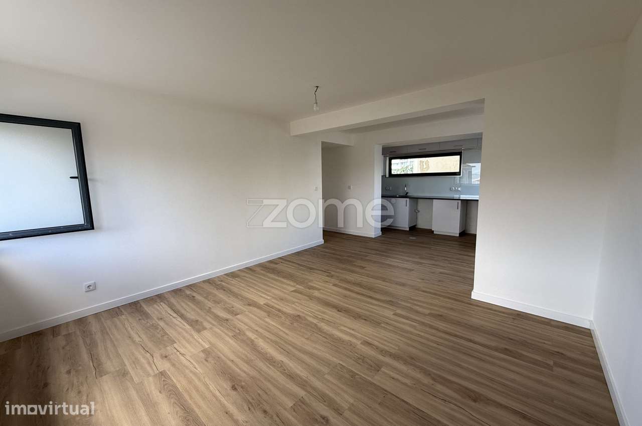 Apartamento T2 renovado no Paim.-25