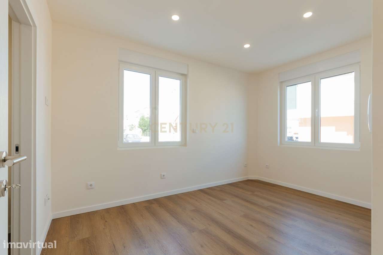 Apartamento T3 moderno e espaçoso no coração do Pinhal Novo-21