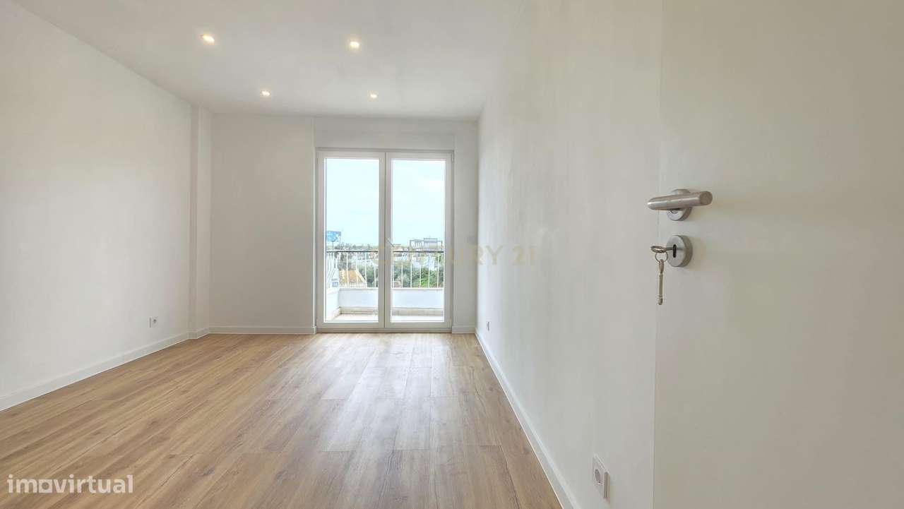 Apartamento T3 Renovado com elevador em Camarate – Pronto a Habitar-4