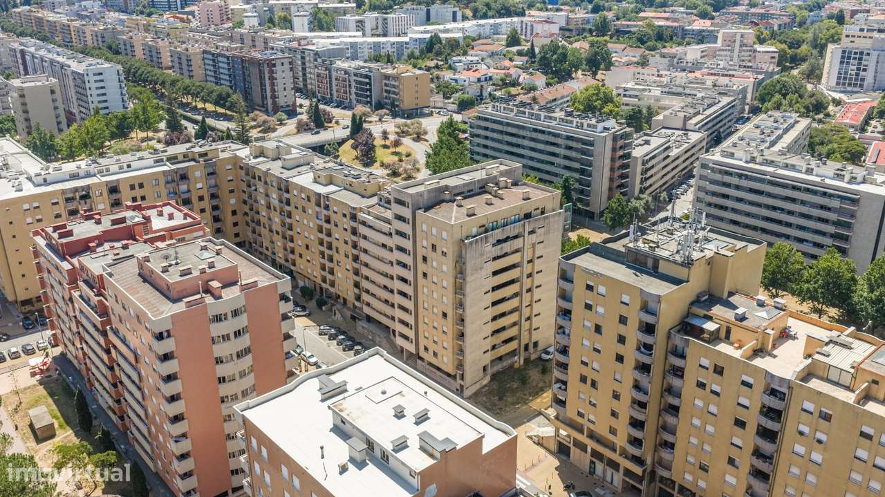 Apartamento T3 com áreas generosas junto à Makro – Braga-26