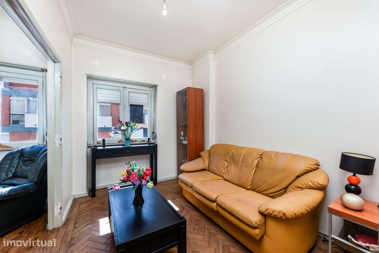 Luminoso Apartamento T2 (com Potencial para T3) na Av. José Elias Garc-6