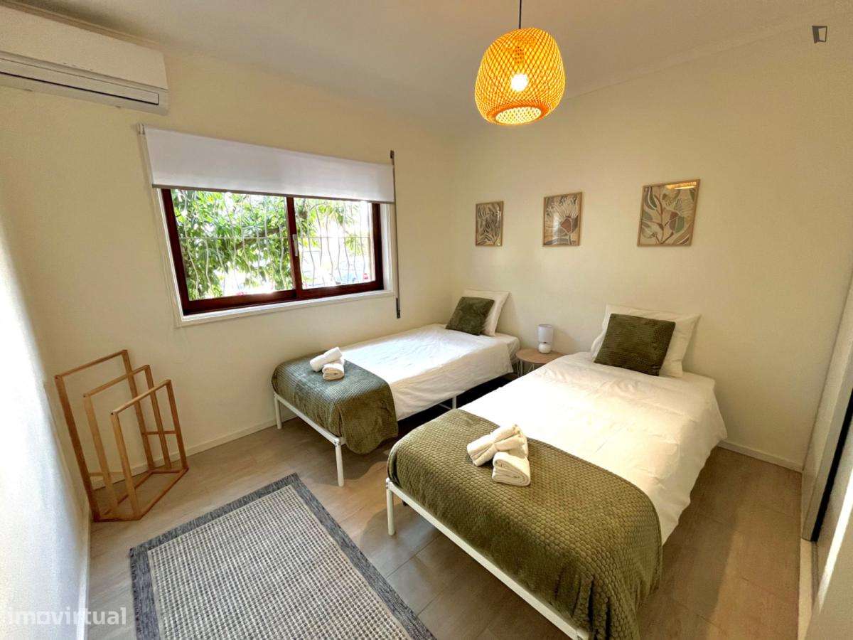 Quarto - localizado em Custóias Porto - Grande imagem: 3/22