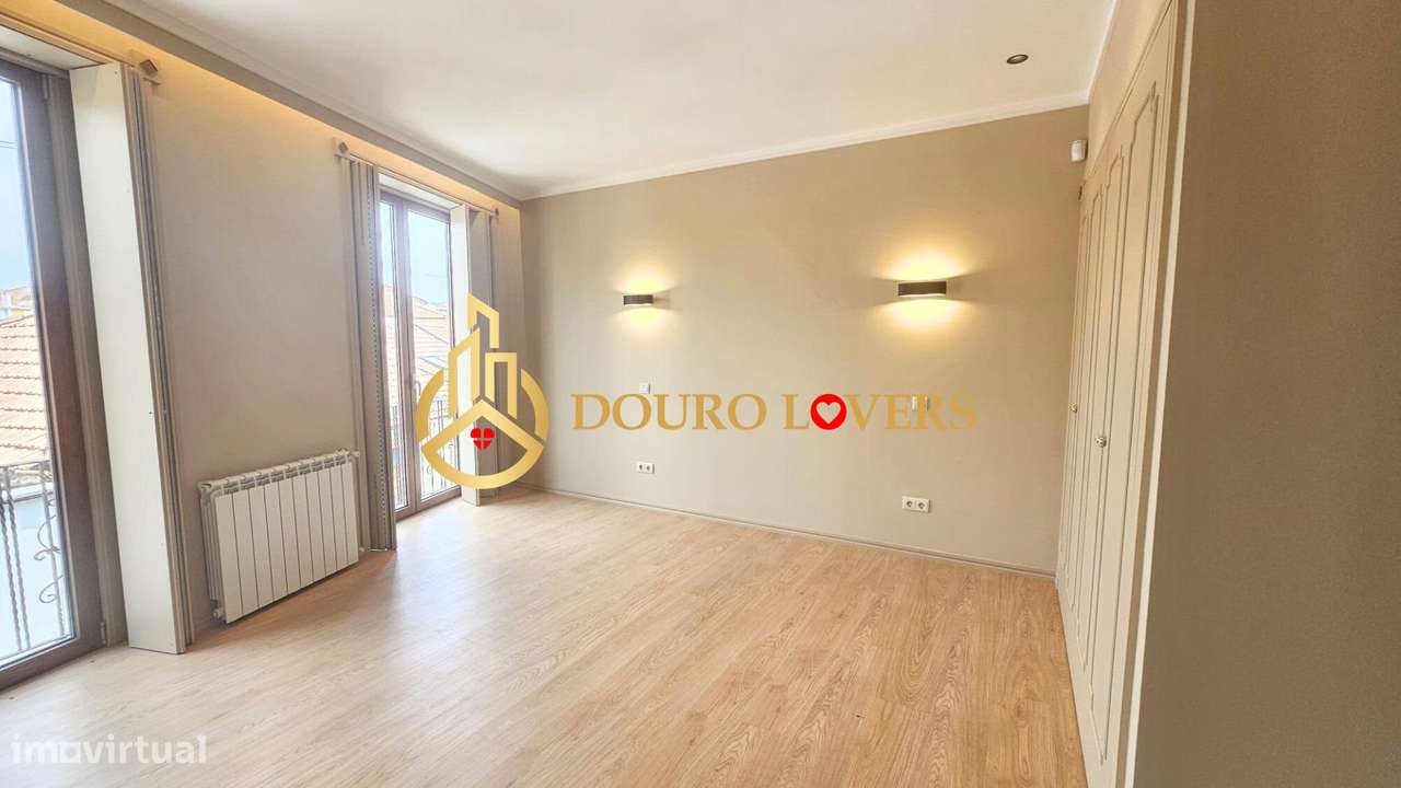 Moradia Elegante com 2 Suítes, Terraço e Garagem | Vila Nova de Gaia - Grande imagem: 3/35