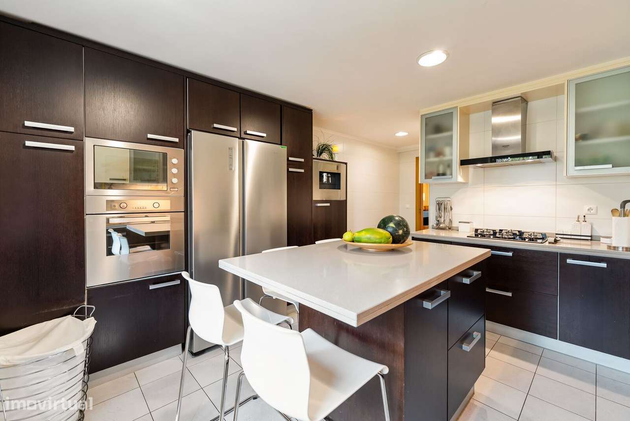 Apartamento T4 com estacionamento, Carnaxide, Oeiras-10