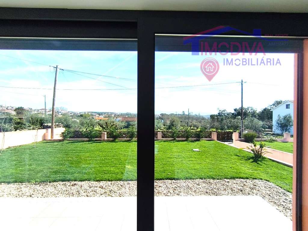 Moradia térrea T3 com garagem em Figueiró dos Vinhos-33