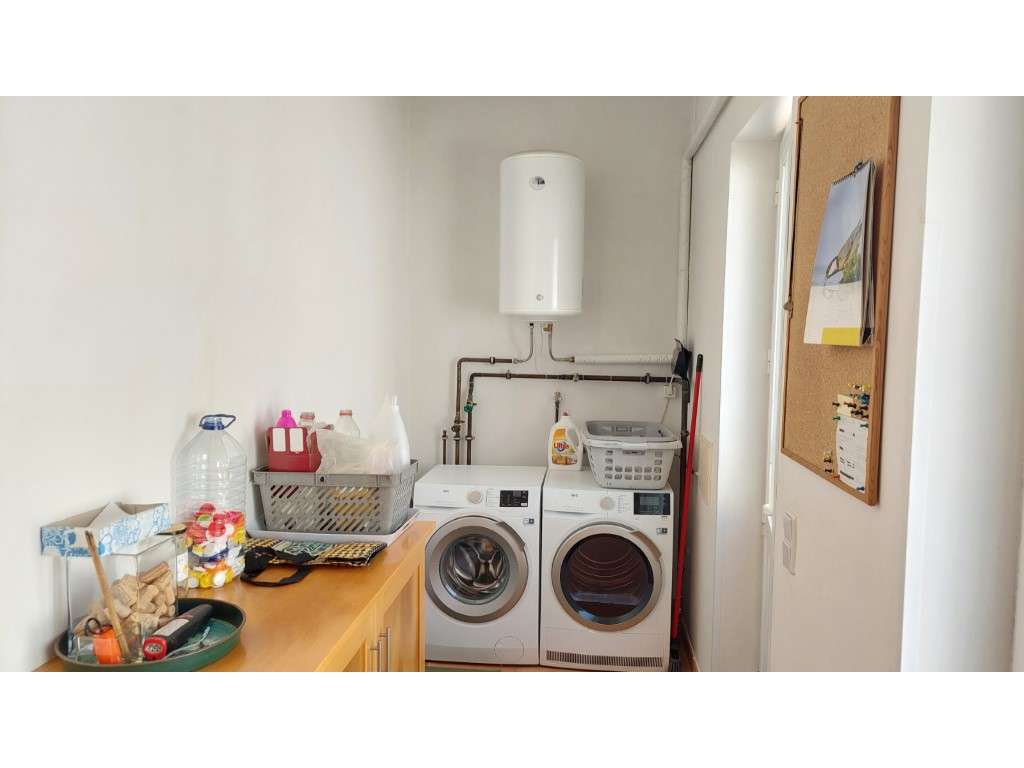 Moradia térrea, individual T4 com piscina e jacuzzi, zona Coimbrão-9