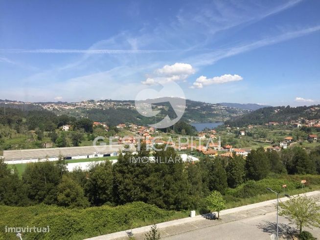Apartamento T3 em Alpendurada e Matos-0