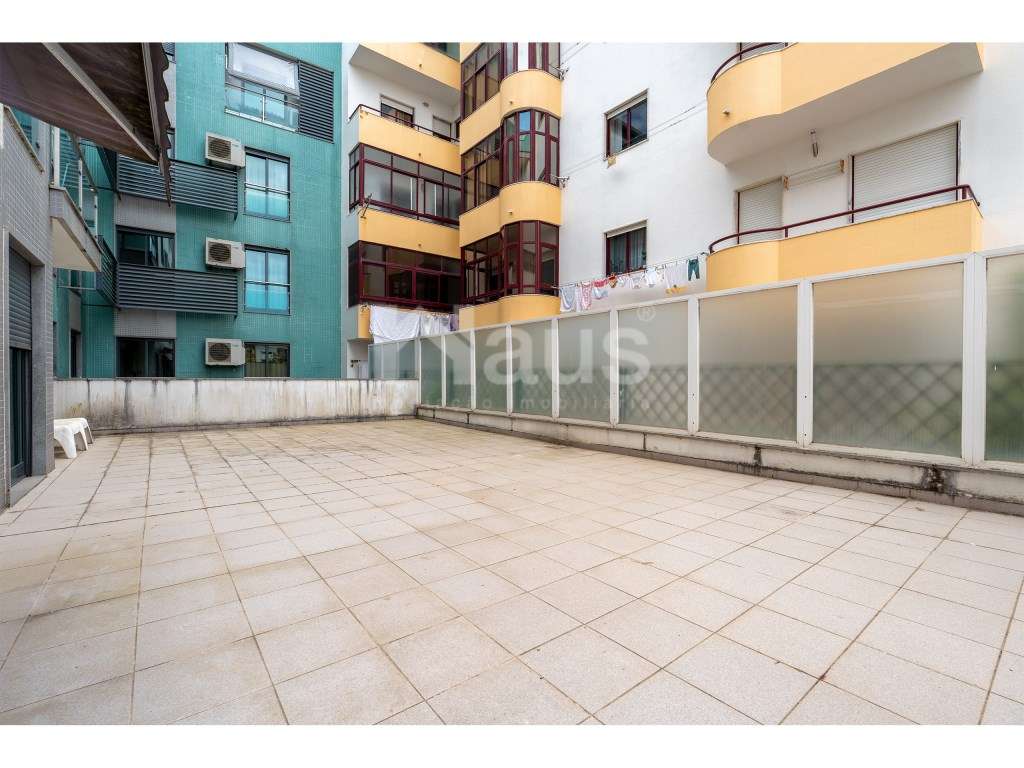 T3 com terraço, varanda e parqueamento-11