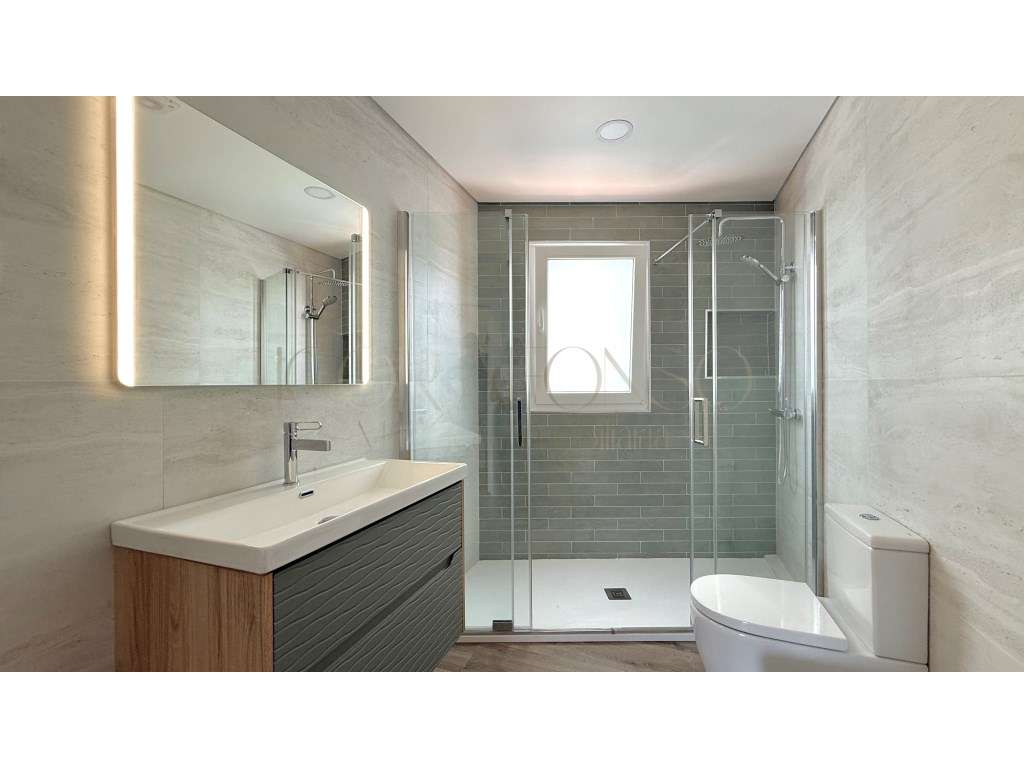 Excelente Apartamento T2 localizado na Zona Central de Azeitão-13