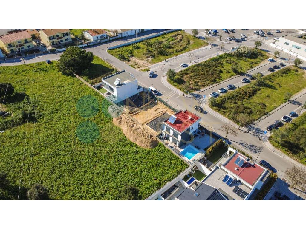 Moradia T4 moderna nas Casas da Quinta, Palmela | Jardim, luz natur...-24