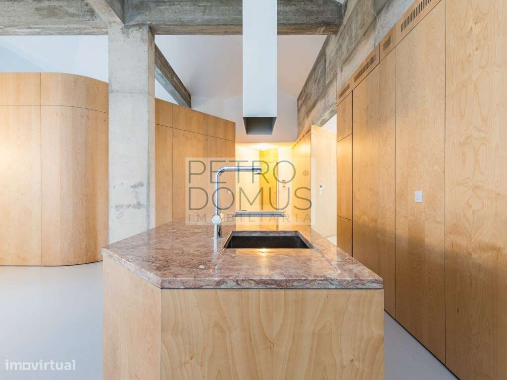 Apartamento T1+1 Único no Centro Histórico de Leiria-10