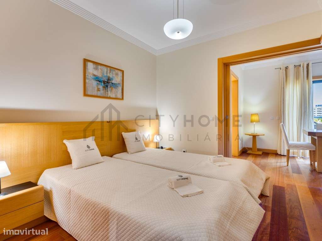 Apartamento T1+1 com piscina, elevador e 2 lugares de estacionament...-11