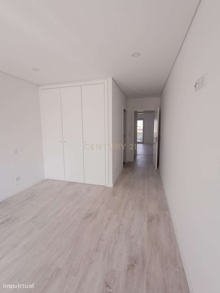 T2 e T3 COM TERRAÇOS, CHURRASQUEIRA  E JARDIM EM CONDOMINIO PRIVADO-9