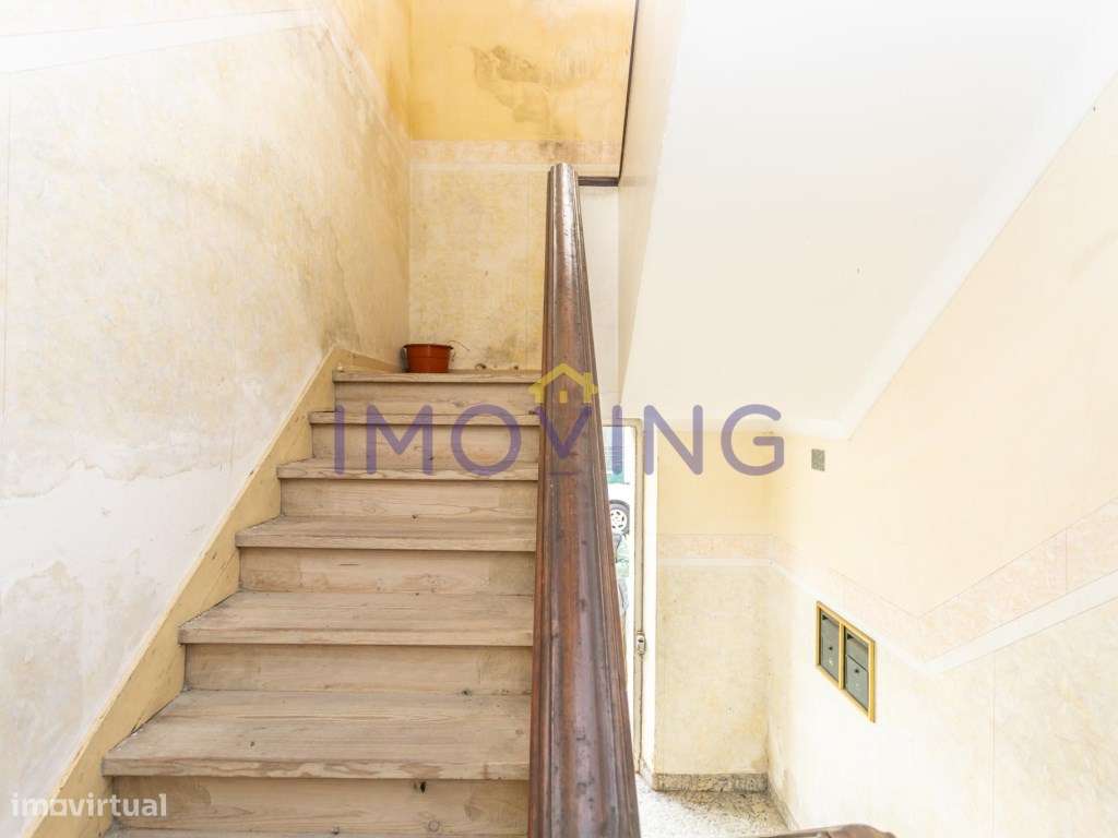 Prédio, moradia e garagens para Investimento-25