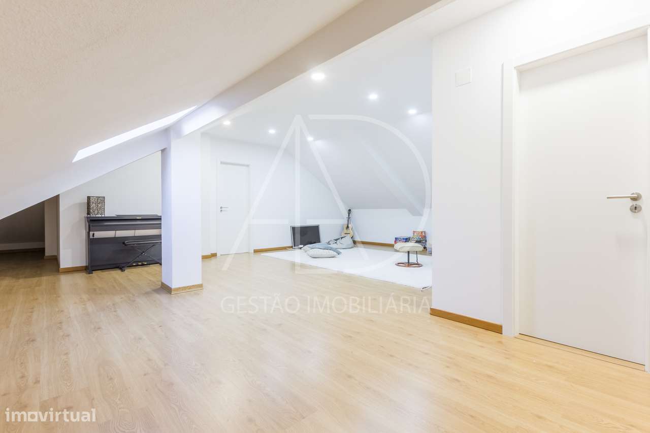 Moradia Isolada T3+ 2 a 5 minutos da Baia do Seixal-22