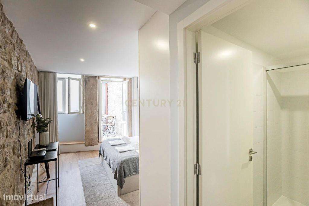 Prédio totalmente reabilitado com 5 apartamentos T0, no Centro Históri-18