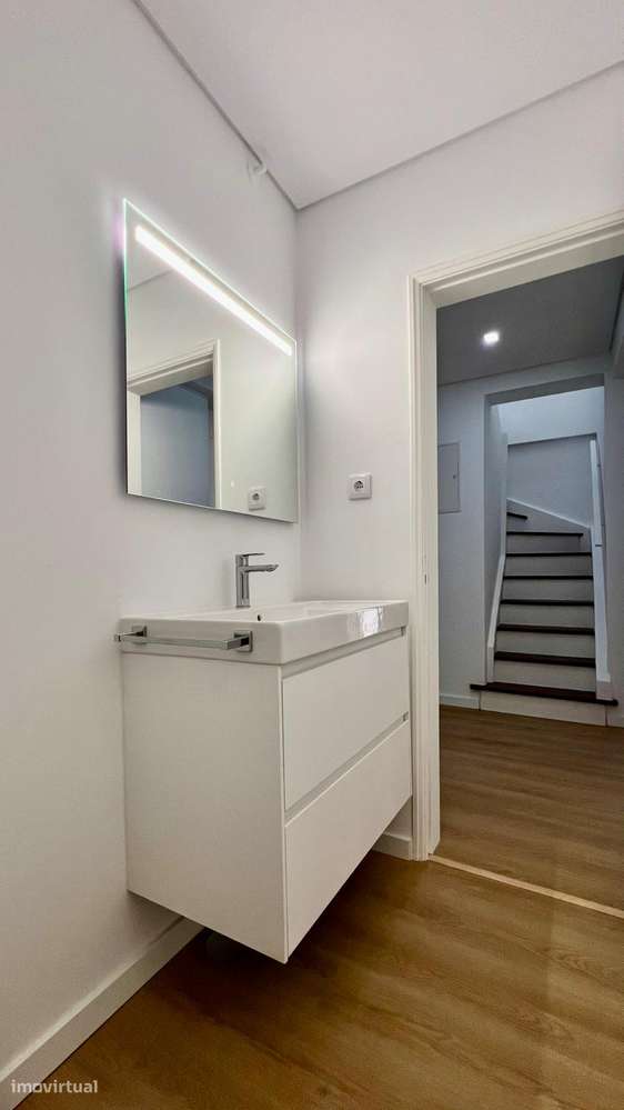 Apartamento T3+1 Duplex | 154 m² | Totalmente Remodelado | Queluz-7