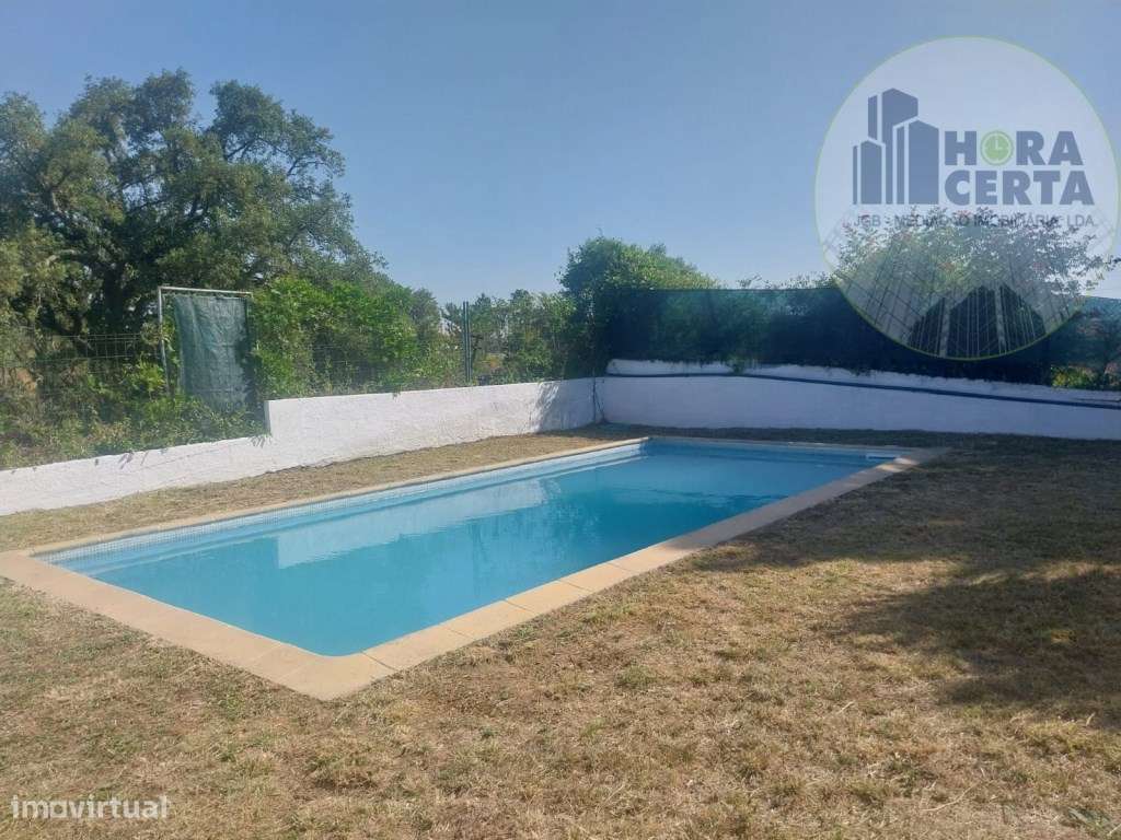 Moradia V4 com piscina em Setúbal!-24