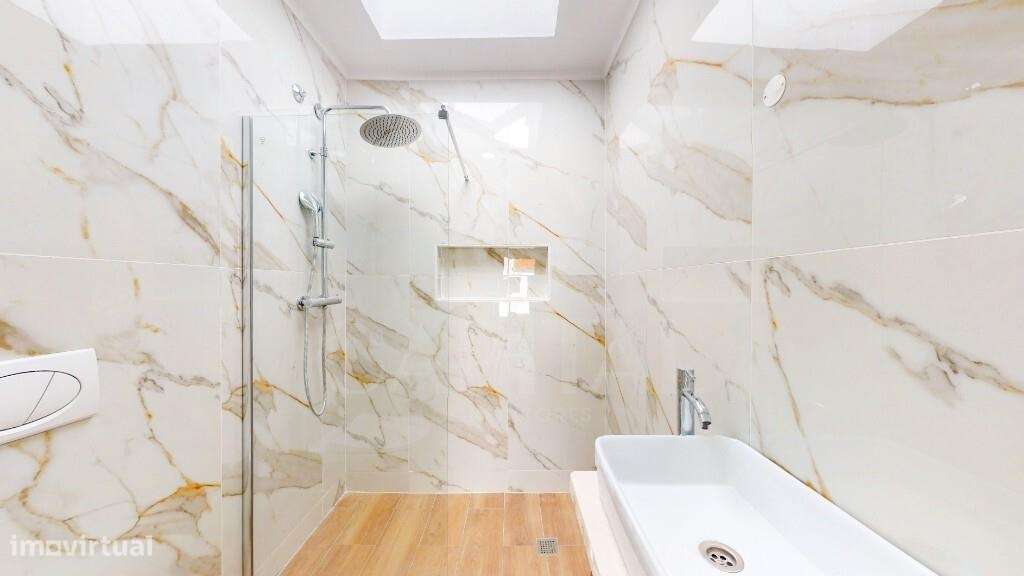 Moradia T3 com piscina, na Sobreda-22