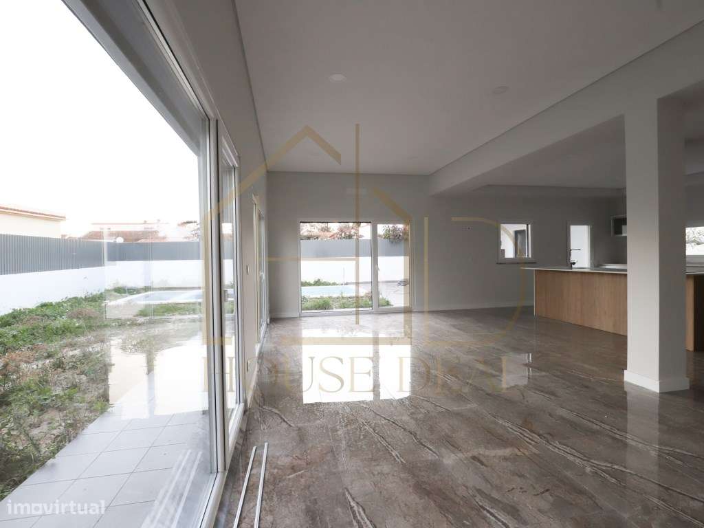 QUASE PRONTA!!! Luxuosa Moradia T4 com Garagem e Piscina. Quinta do... - Grande imagem: 4/32