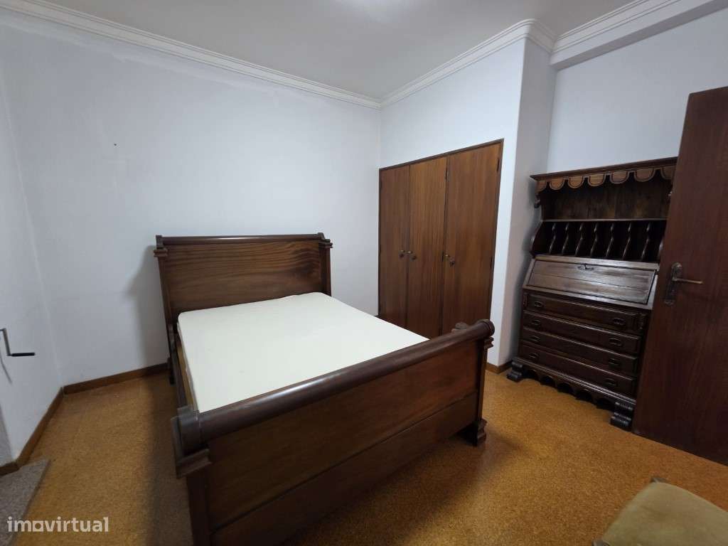 Moradia T5 com Garagem e Jardim | Centro de Elvas-25