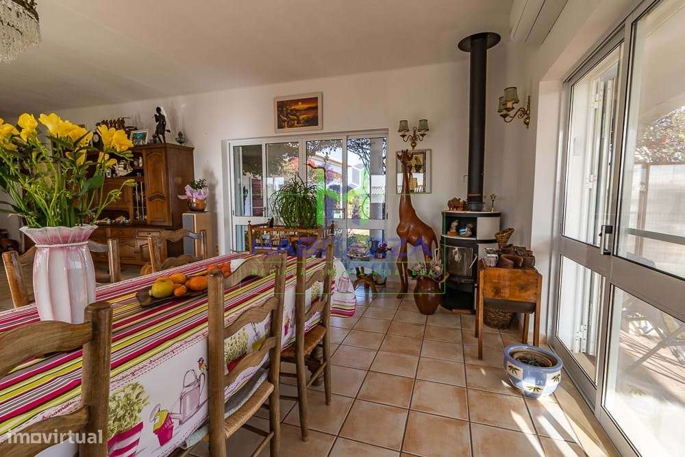 Fantástica Moradia Térrea T3+1, com piscina, grande jardim, e garagem,-32