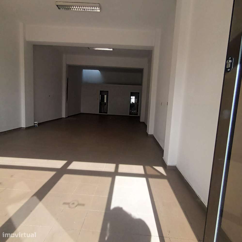 Imóvel comercial para arrendar em Alverca - Grande imagem: 4/5