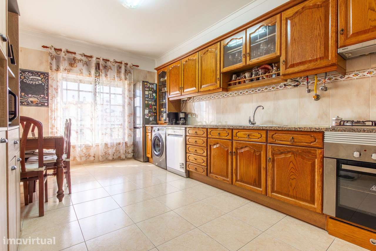 Brejos de Azeitão/ Brejoeira - Apartamento de 4 assoalhadas com varand - Grande imagem: 5/20