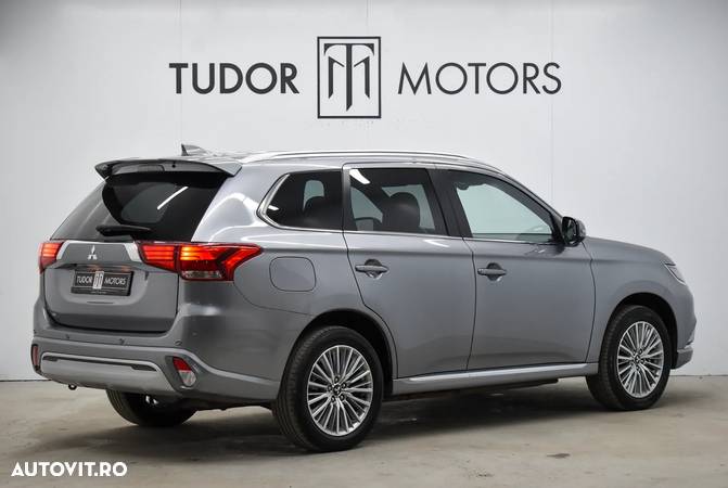 Mitsubishi Outlander - 4