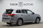 Mitsubishi Outlander - 4