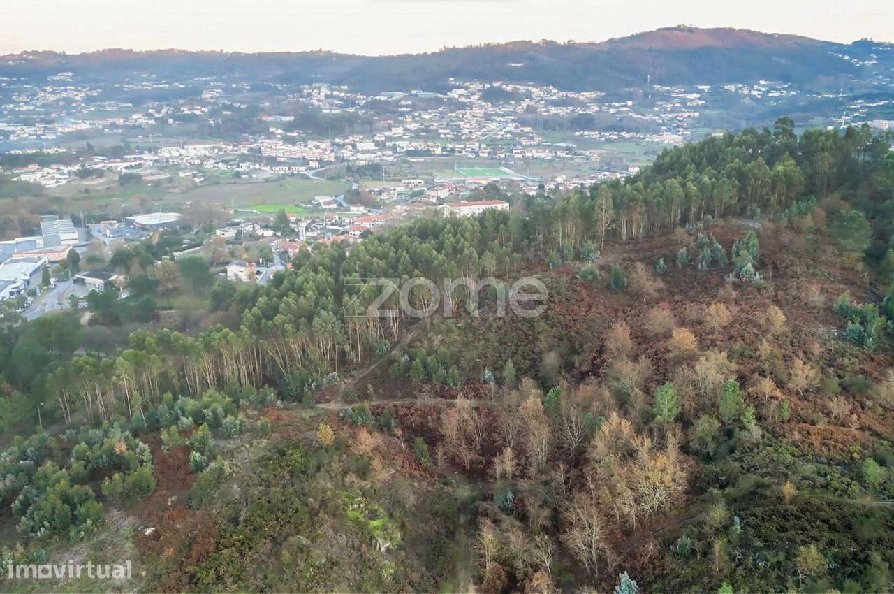 Terreno com PIP aprovado para 10 de 4 (frentes) moradias em Vizela - Grande imagem: 4/15