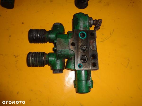 Sekcja blok hydrauliczny John Deere 5615F - 4