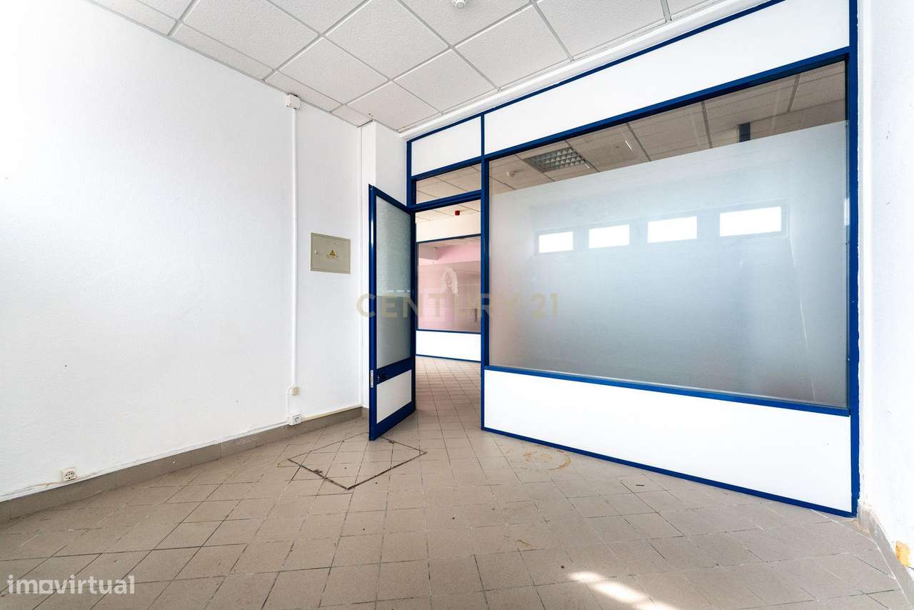 LOJA NO CENTRO DE PENICHE IDEAL PARA O TEU NEGÓCIO - Grande imagem: 2/9