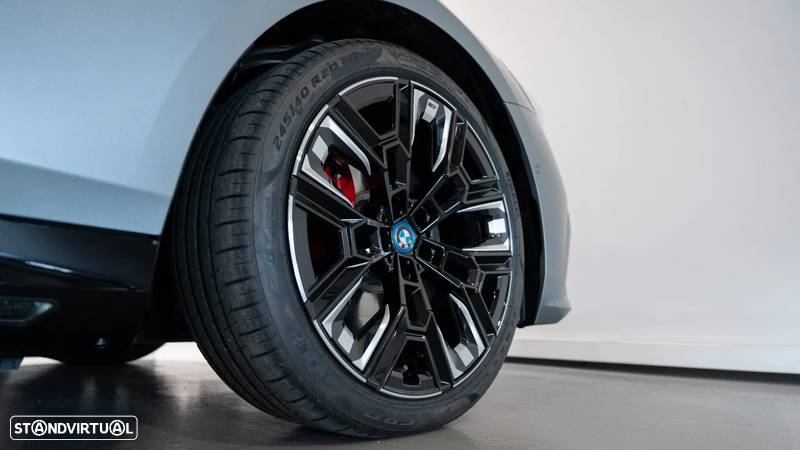 BMW i5 M60 xDrive - 29