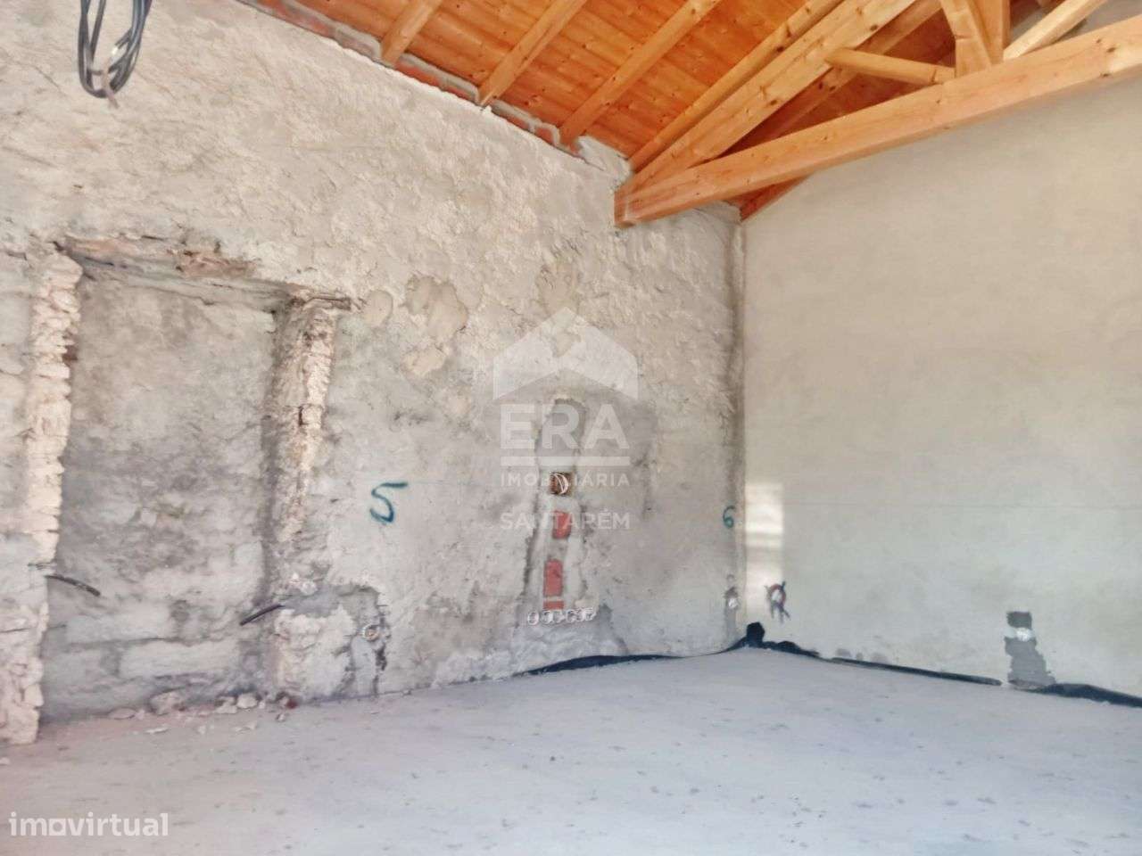 Moradia T2 em fase de acabamentos - Grande imagem: 4/13