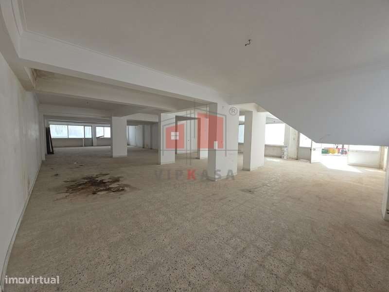 Loja de 210 m2 em Agualva - Grande imagem: 2/6