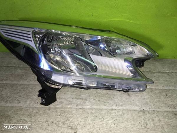 Farol Direito Nissan Note - 2013 - F1106 - 2