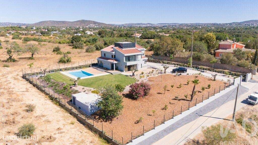 Casa de Campo T5 em Quarteira de 321,00 m2 - Grande imagem: 3/30