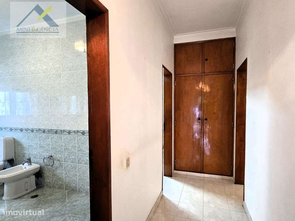 Moradia isolada com garagem na Quinta do Conde-10